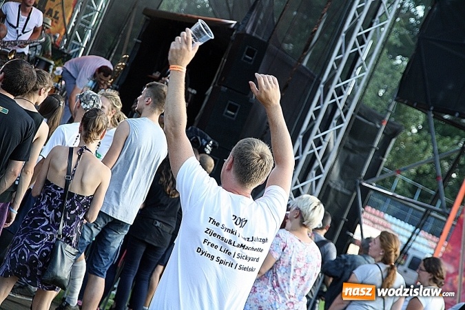 Zdjęcie w galerii na portalu naszwodzislaw.com: Festiwal Reggae 2016. Grubson porwał publiczność wiadomości z regionu