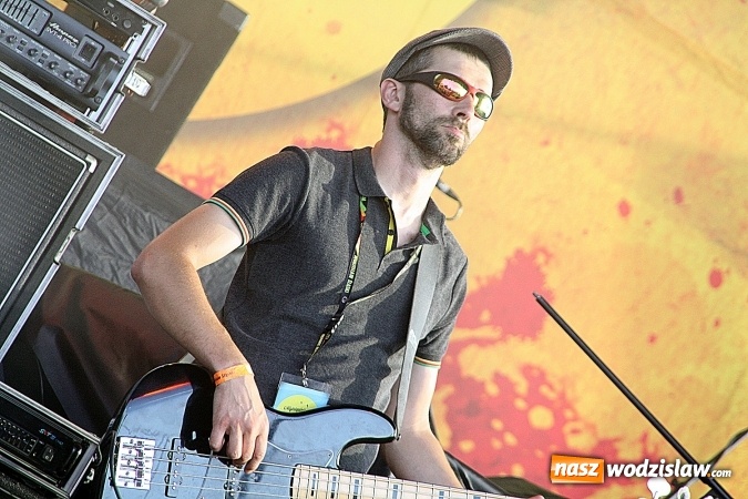 Zdjęcie w galerii na portalu naszwodzislaw.com: Festiwal Reggae 2016. Grubson porwał publiczność wiadomości z regionu