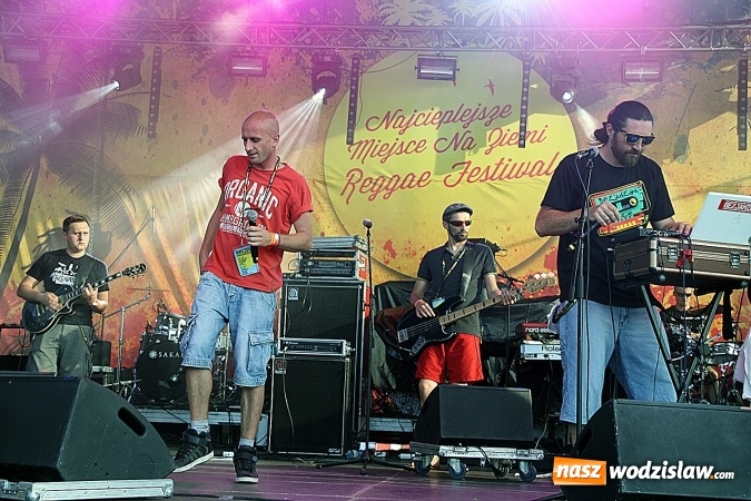 Zdjęcie w galerii na portalu naszwodzislaw.com: Festiwal Reggae 2016. Grubson porwał publiczność wiadomości z regionu