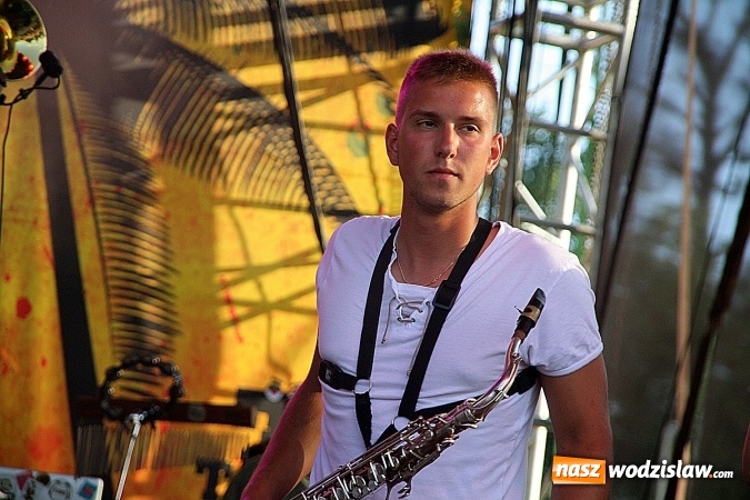 Zdjęcie w galerii na portalu naszwodzislaw.com: Festiwal Reggae 2016. Grubson porwał publiczność wiadomości z regionu