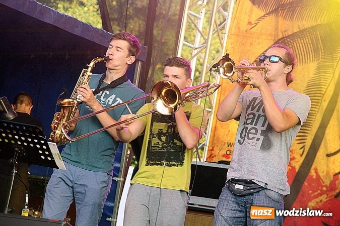 Zdjęcie w galerii na portalu naszwodzislaw.com: Festiwal Reggae 2016. Grubson porwał publiczność wiadomości z regionu