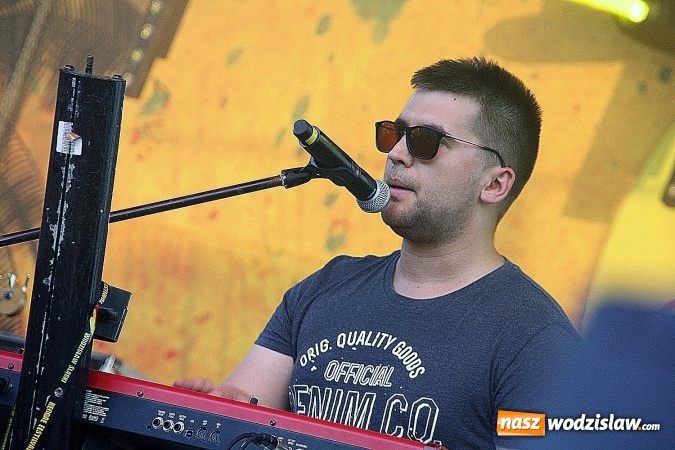 Zdjęcie w galerii na portalu naszwodzislaw.com: Festiwal Reggae 2016. Grubson porwał publiczność wiadomości z regionu