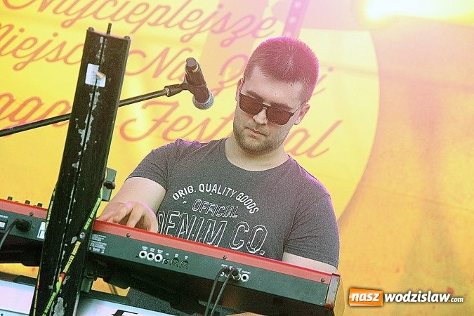 Zdjęcie w galerii na portalu naszwodzislaw.com: Festiwal Reggae 2016. Grubson porwał publiczność wiadomości z regionu