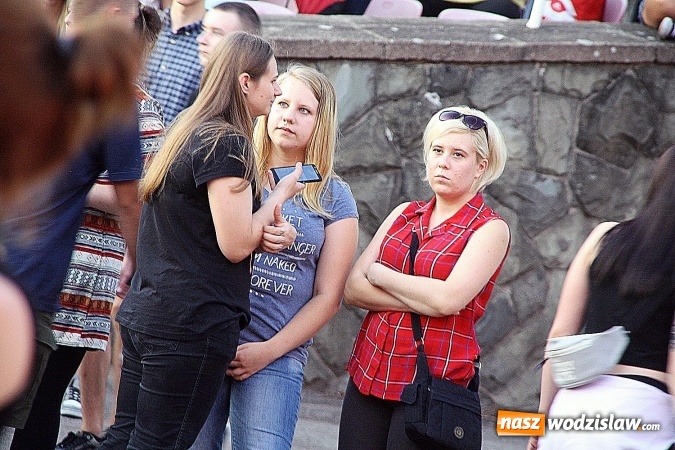 Zdjęcie w galerii na portalu naszwodzislaw.com: Festiwal Reggae 2016. Grubson porwał publiczność wiadomości z regionu