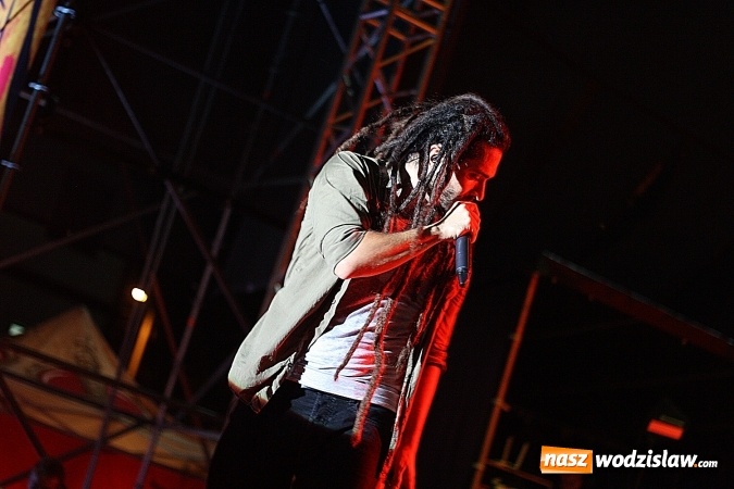 Zdjęcie w galerii na portalu naszwodzislaw.com: Festiwal Reggae 2016. Grubson porwał publiczność wiadomości z regionu