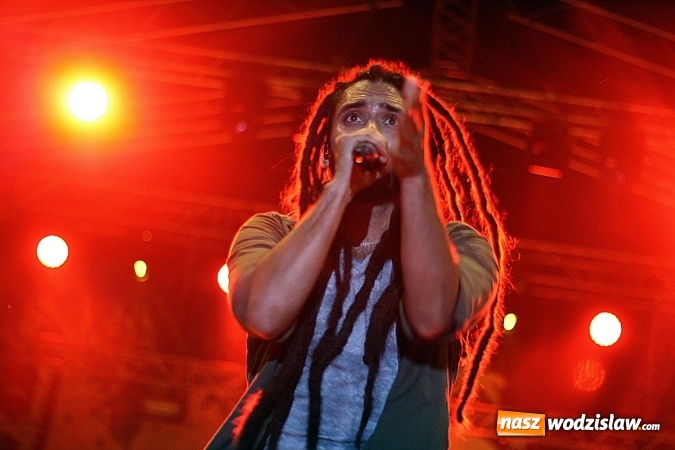 Zdjęcie w galerii na portalu naszwodzislaw.com: Festiwal Reggae 2016. Grubson porwał publiczność wiadomości z regionu