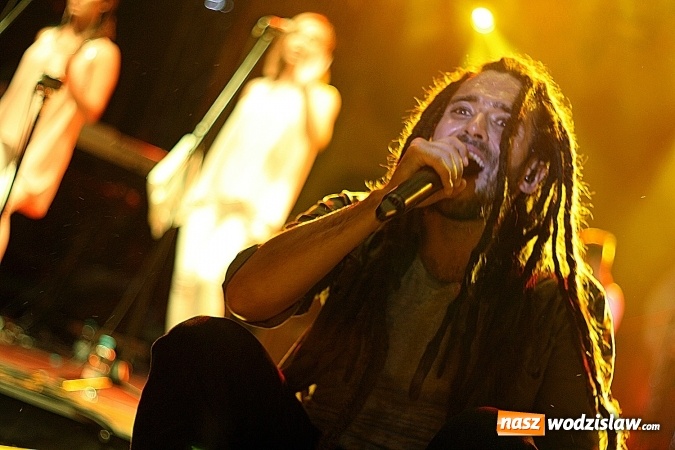 Zdjęcie w galerii na portalu naszwodzislaw.com: Festiwal Reggae 2016. Grubson porwał publiczność wiadomości z regionu