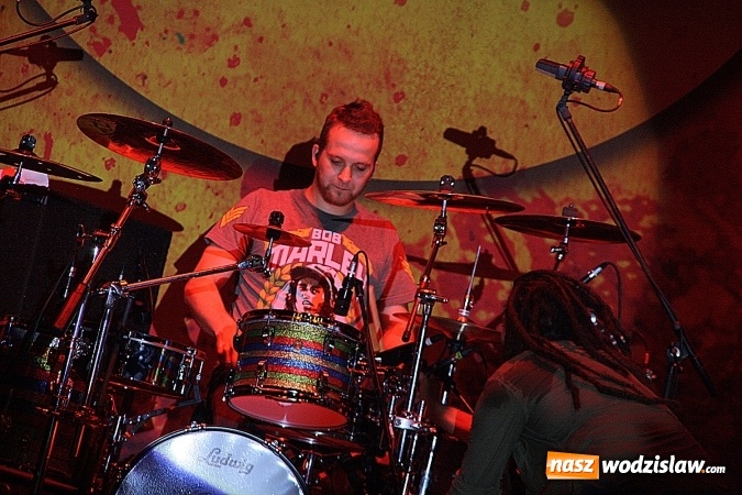 Zdjęcie w galerii na portalu naszwodzislaw.com: Festiwal Reggae 2016. Grubson porwał publiczność wiadomości z regionu