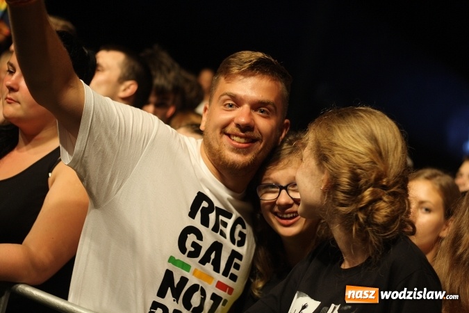 Zdjęcie w galerii na portalu naszwodzislaw.com: Festiwal Reggae 2016. Grubson porwał publiczność wiadomości z regionu