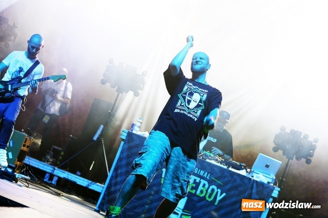 Zdjęcie w galerii na portalu naszwodzislaw.com: Festiwal Reggae 2016. Grubson porwał publiczność wiadomości z regionu