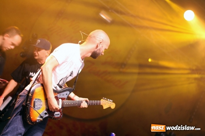 Zdjęcie w galerii na portalu naszwodzislaw.com: Festiwal Reggae 2016. Grubson porwał publiczność wiadomości z regionu