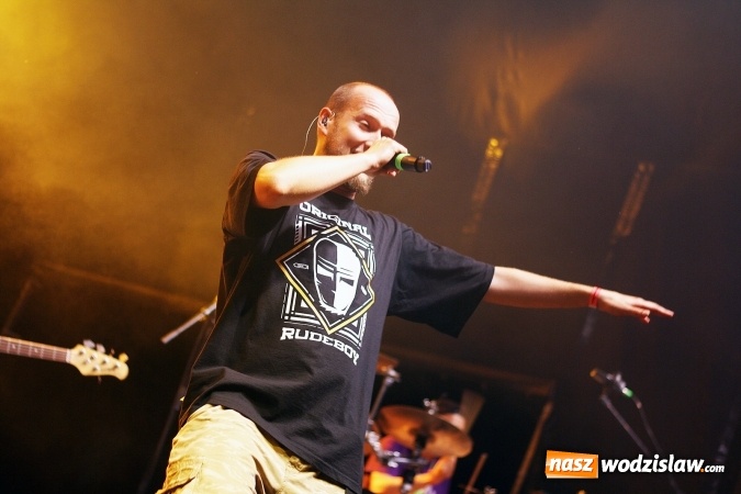 Zdjęcie w galerii na portalu naszwodzislaw.com: Festiwal Reggae 2016. Grubson porwał publiczność wiadomości z regionu