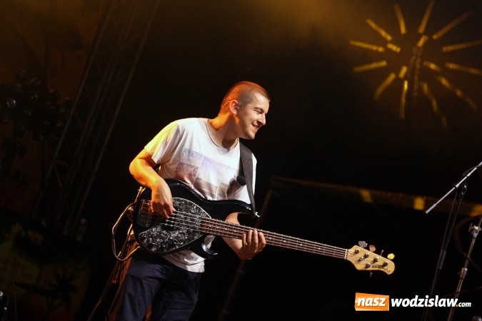 Zdjęcie w galerii na portalu naszwodzislaw.com: Festiwal Reggae 2016. Grubson porwał publiczność wiadomości z regionu