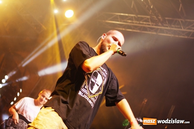 Zdjęcie w galerii na portalu naszwodzislaw.com: Festiwal Reggae 2016. Grubson porwał publiczność wiadomości z regionu