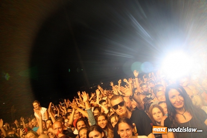 Zdjęcie w galerii na portalu naszwodzislaw.com: Festiwal Reggae 2016. Grubson porwał publiczność wiadomości z regionu