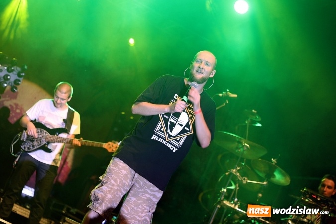 Zdjęcie w galerii na portalu naszwodzislaw.com: Festiwal Reggae 2016. Grubson porwał publiczność wiadomości z regionu