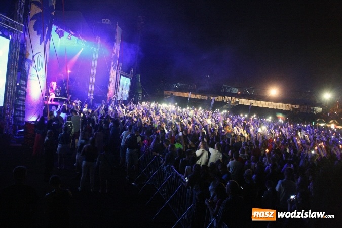 Zdjęcie w galerii na portalu naszwodzislaw.com: Festiwal Reggae 2016. Grubson porwał publiczność wiadomości z regionu