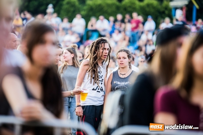 Zdjęcie w galerii na portalu naszwodzislaw.com: Festiwal Reggae 2016. Grubson porwał publiczność wiadomości z regionu