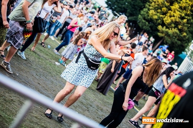 Zdjęcie w galerii na portalu naszwodzislaw.com: Festiwal Reggae 2016. Grubson porwał publiczność wiadomości z regionu