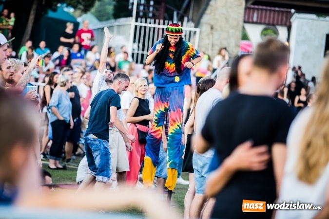 Zdjęcie w galerii na portalu naszwodzislaw.com: Festiwal Reggae 2016. Grubson porwał publiczność wiadomości z regionu