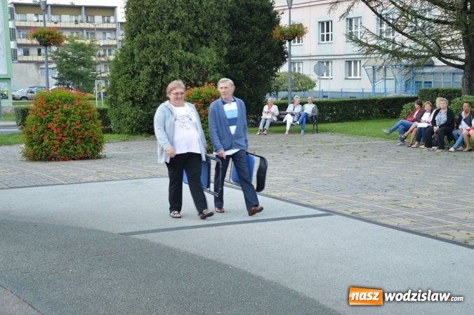 Zdjęcie w galerii na portalu naszwodzislaw.com: Operetka przy fontannie w Radlinie wiadomości z regionu