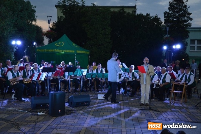 Zdjęcie w galerii na portalu naszwodzislaw.com: Operetka przy fontannie w Radlinie wiadomości z regionu