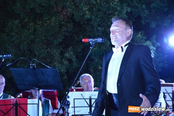 Zdjęcie w galerii na portalu naszwodzislaw.com: Operetka przy fontannie w Radlinie wiadomości z regionu