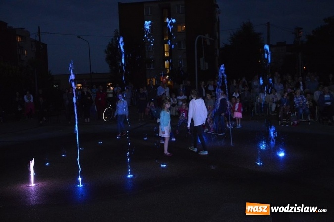 Zdjęcie w galerii na portalu naszwodzislaw.com: Operetka przy fontannie w Radlinie wiadomości z regionu