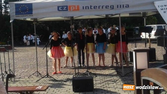 Zdjęcie w galerii na portalu naszwodzislaw.com: Rozśpiewana niedziela na rydułtowskim rynku wiadomości z regionu