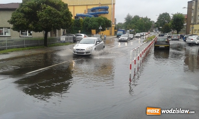 Zdjęcie w galerii na portalu naszwodzislaw.com: Nawałnica przeszła nad naszym regionem! Strażacy mają pełne ręce roboty. Występują utrudnienia w ruchu. FOTO i WIDEO wiadomości z regionu