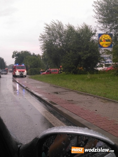 Zdjęcie w galerii na portalu naszwodzislaw.com: Nawałnica przeszła nad naszym regionem! Strażacy mają pełne ręce roboty. Występują utrudnienia w ruchu. FOTO i WIDEO wiadomości z regionu