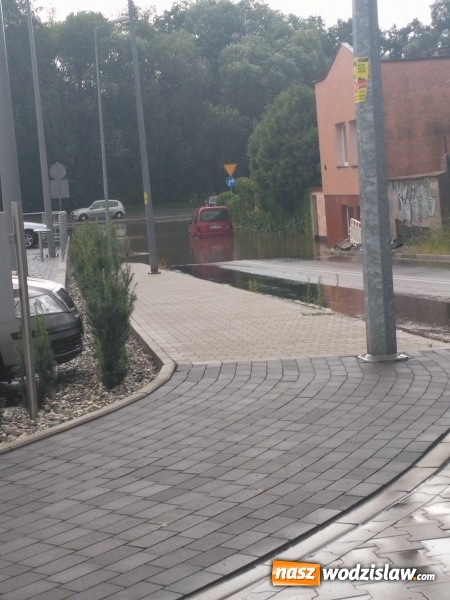 Zdjęcie w galerii na portalu naszwodzislaw.com: Nawałnica przeszła nad naszym regionem! Strażacy mają pełne ręce roboty. Występują utrudnienia w ruchu. FOTO i WIDEO wiadomości z regionu