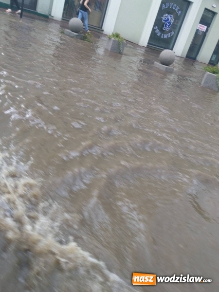 Zdjęcie w galerii na portalu naszwodzislaw.com: Nawałnica przeszła nad naszym regionem! Strażacy mają pełne ręce roboty. Występują utrudnienia w ruchu. FOTO i WIDEO wiadomości z regionu