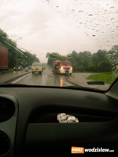 Zdjęcie w galerii na portalu naszwodzislaw.com: Nawałnica przeszła nad naszym regionem! Strażacy mają pełne ręce roboty. Występują utrudnienia w ruchu. FOTO i WIDEO wiadomości z regionu