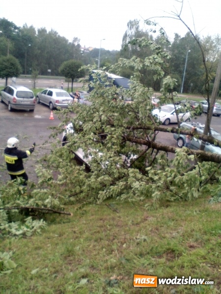 Zdjęcie w galerii na portalu naszwodzislaw.com: Nawałnica przeszła nad naszym regionem! Strażacy mają pełne ręce roboty. Występują utrudnienia w ruchu. FOTO i WIDEO wiadomości z regionu