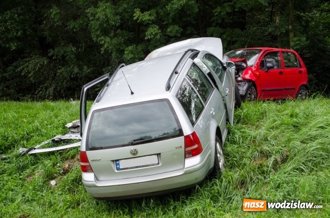 Zdjęcie w galerii na portalu naszwodzislaw.com: Kraksa na drodze Racibórz - Rybnik. W wypadku uczestniczył mieszkaniec powiatu wodzisławskiego wiadomości z regionu