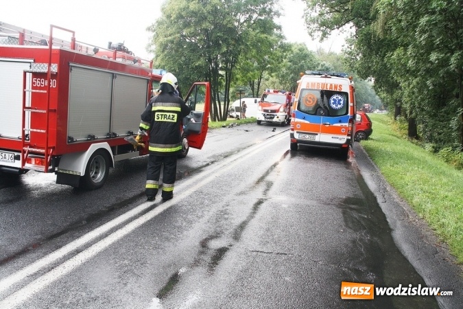 Zdjęcie w galerii na portalu naszwodzislaw.com: Kraksa na drodze Racibórz - Rybnik. W wypadku uczestniczył mieszkaniec powiatu wodzisławskiego wiadomości z regionu