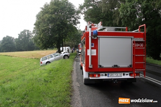 Zdjęcie w galerii na portalu naszwodzislaw.com: Kraksa na drodze Racibórz - Rybnik. W wypadku uczestniczył mieszkaniec powiatu wodzisławskiego wiadomości z regionu