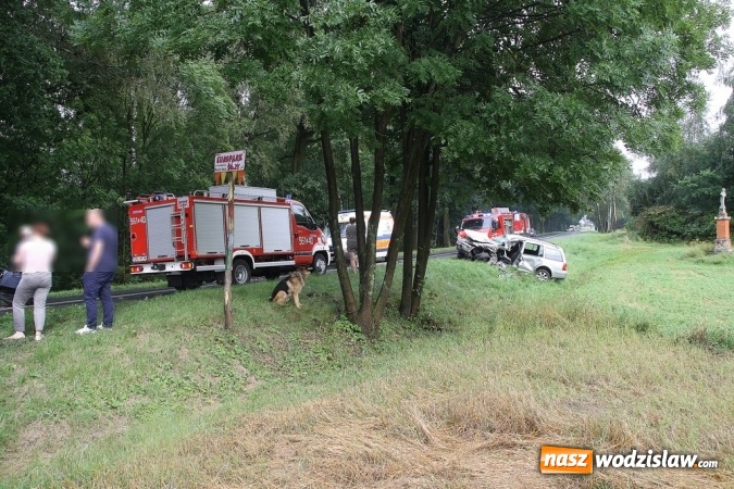 Zdjęcie w galerii na portalu naszwodzislaw.com: Kraksa na drodze Racibórz - Rybnik. W wypadku uczestniczył mieszkaniec powiatu wodzisławskiego wiadomości z regionu