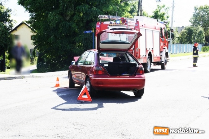 Zdjęcie w galerii na portalu naszwodzislaw.com: Kolizja w Kokoszycach. Mercedes zderzył się z roverem wiadomości z regionu