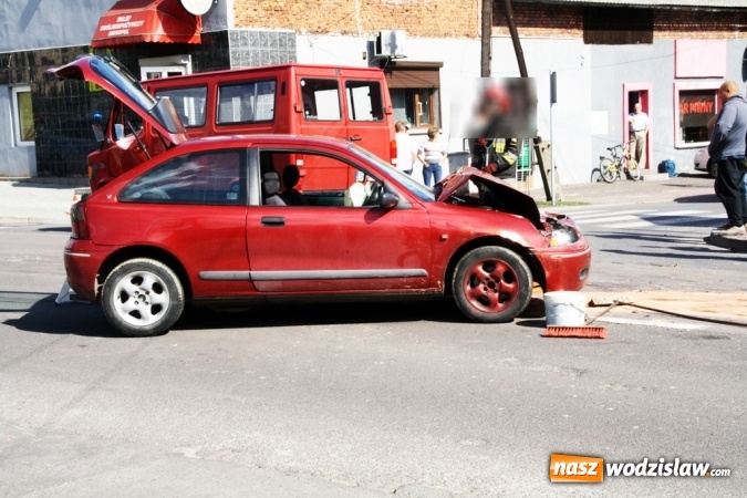 Zdjęcie w galerii na portalu naszwodzislaw.com: Kolizja w Kokoszycach. Mercedes zderzył się z roverem wiadomości z regionu