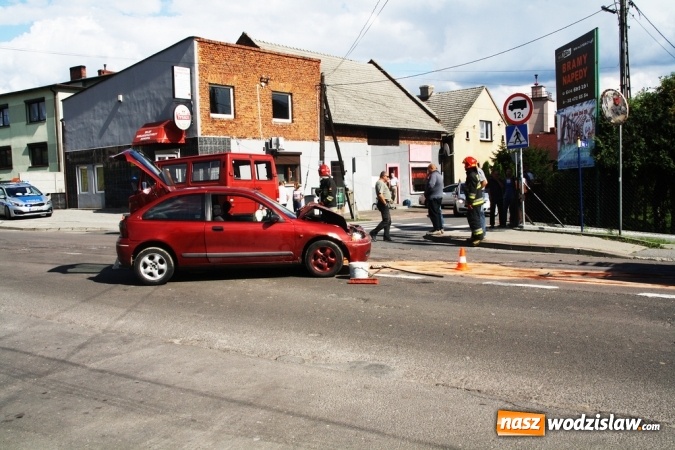 Zdjęcie w galerii na portalu naszwodzislaw.com: Kolizja w Kokoszycach. Mercedes zderzył się z roverem wiadomości z regionu