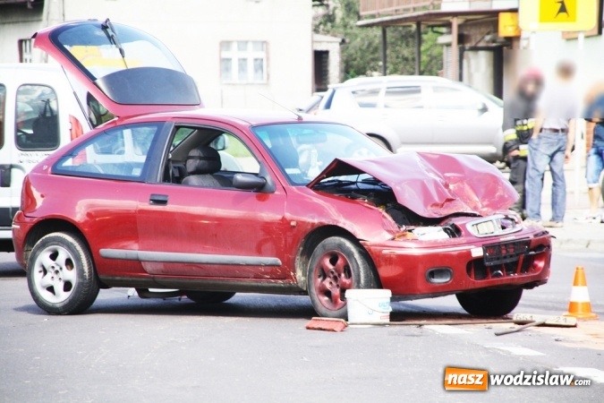 Zdjęcie w galerii na portalu naszwodzislaw.com: Kolizja w Kokoszycach. Mercedes zderzył się z roverem wiadomości z regionu