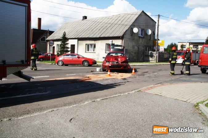 Zdjęcie w galerii na portalu naszwodzislaw.com: Kolizja w Kokoszycach. Mercedes zderzył się z roverem wiadomości z regionu