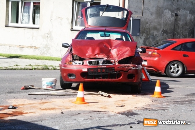 Zdjęcie w galerii na portalu naszwodzislaw.com: Kolizja w Kokoszycach. Mercedes zderzył się z roverem wiadomości z regionu