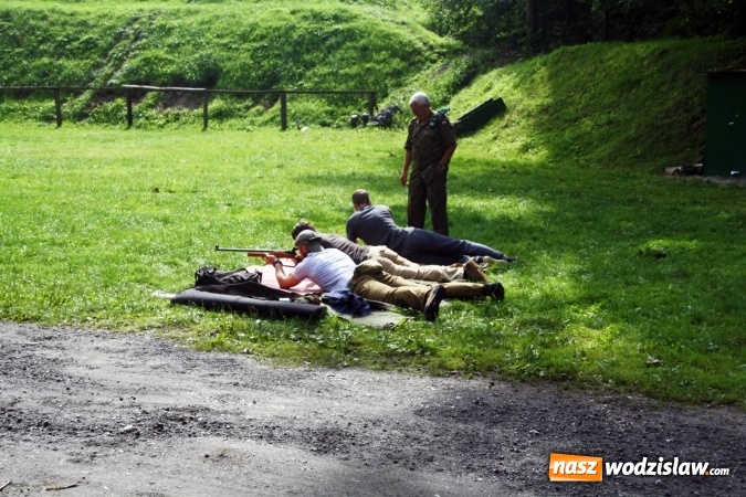 Zdjęcie w galerii na portalu naszwodzislaw.com: Oddali 10 strzał&oacute;w ku chwale Ojczyzny wiadomości z regionu