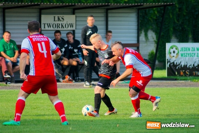 Zdjęcie w galerii na portalu naszwodzislaw.com: Udana inauguracja Syryni. Samobój kapitana pogrzebał szanse Tworkowa wiadomości z regionu