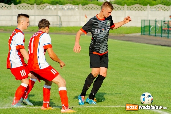 Zdjęcie w galerii na portalu naszwodzislaw.com: Udana inauguracja Syryni. Samobój kapitana pogrzebał szanse Tworkowa wiadomości z regionu