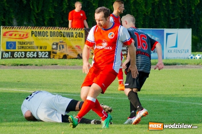 Zdjęcie w galerii na portalu naszwodzislaw.com: Udana inauguracja Syryni. Samobój kapitana pogrzebał szanse Tworkowa wiadomości z regionu