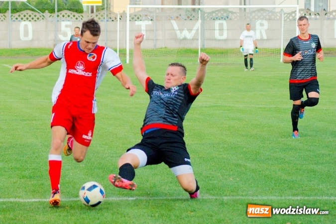 Zdjęcie w galerii na portalu naszwodzislaw.com: Udana inauguracja Syryni. Samobój kapitana pogrzebał szanse Tworkowa wiadomości z regionu